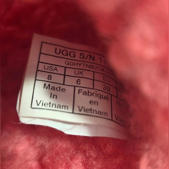 UGG FLUFFITA STRAWBERRY SORBET SLIDE SANDALS. - Picture 7 of 7